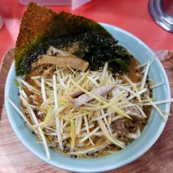 ネギ味噌ラーメン（半麺、900円）