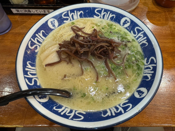 「博多ShinShinらーめん　820円」@博多らーめん ShinShin アミュプラザ小倉店の写真