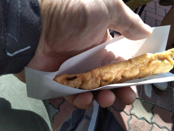 「茶碗カレーのチーズ入りもちもち雲呑棒(200円)」@奈つやの中華そばの写真