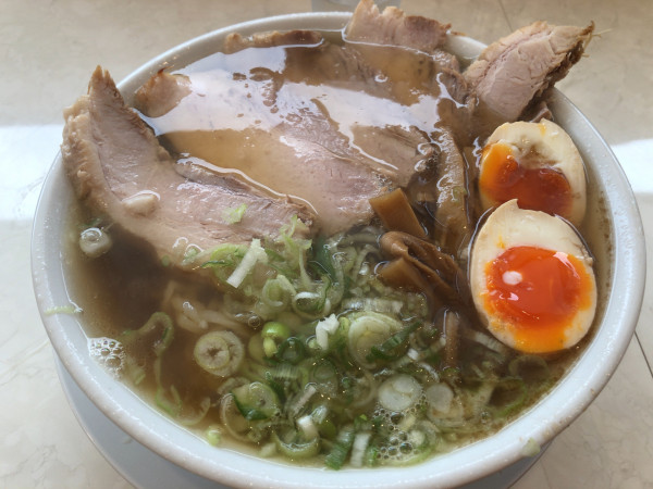 「チャーシュー麺　＋　味玉」@麺屋はやかわの写真