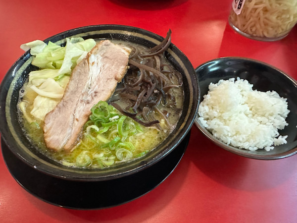 「塩ラーメン+キャベツ、キクラゲトッピング+半ライス」@家系ラーメン 王道 神道家の写真