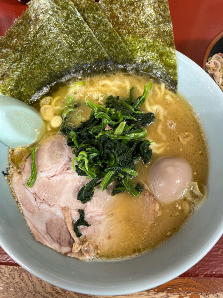 「半熟味玉ラーメン」@千家 大井松田店の写真