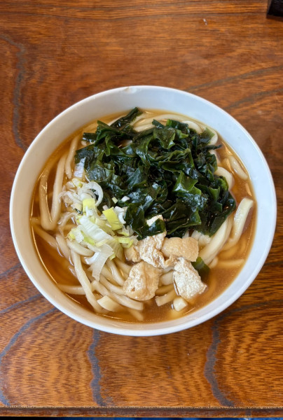 「わかめうどん大盛り（550）」@きねつきうどんの写真