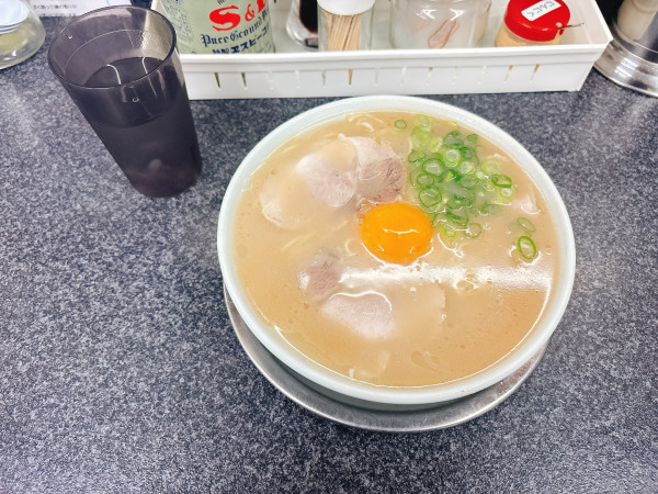 「卵黄入りラーメン」@いちげん。の写真
