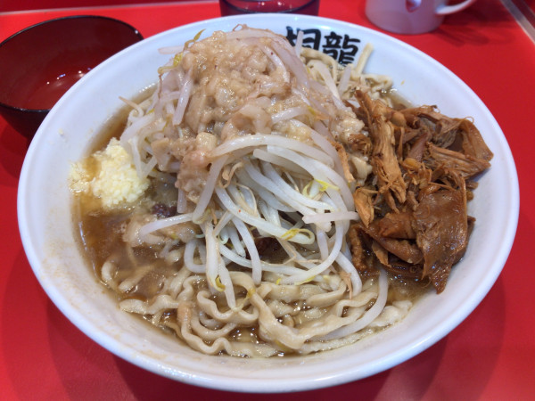 「らーめん(にんにくまし、あぶらまし、ほぐし)+玉子 1010円」@麺屋 桐龍の写真