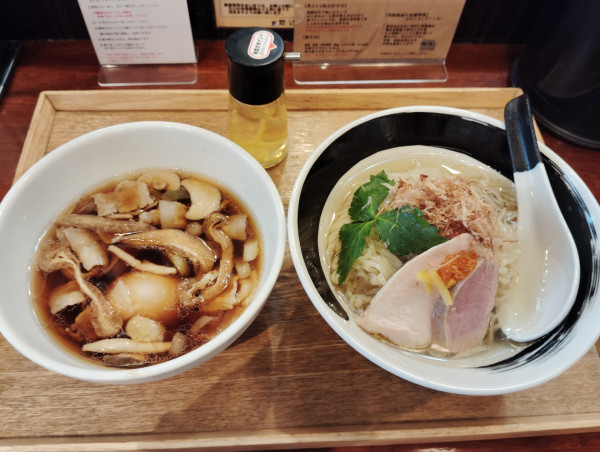 「期節限定  節ときのこの醤油つけそば1300円味玉　150円」@麺処しろくろの写真