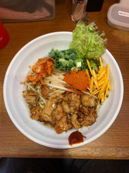 「旨辛ホルモンまぜそば」@麺と肉 だいつる ひるドラ鶴橋の写真