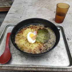 背油醤油ラーメン