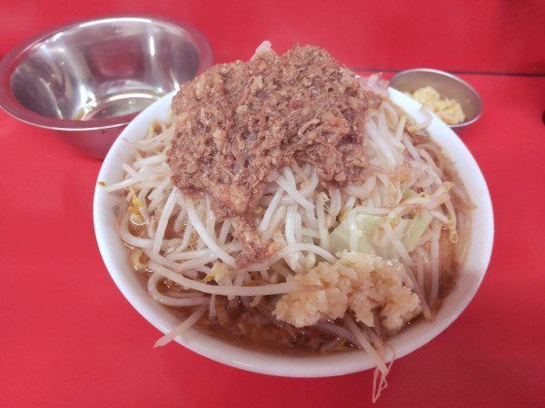 「小ラーメン+生卵、しょうが」@ラーメン二郎 ひたちなか店の写真