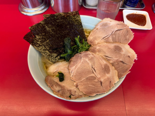 「チャーシューメン中盛り1300円」@横浜ラーメン 武蔵家 東名川崎店の写真