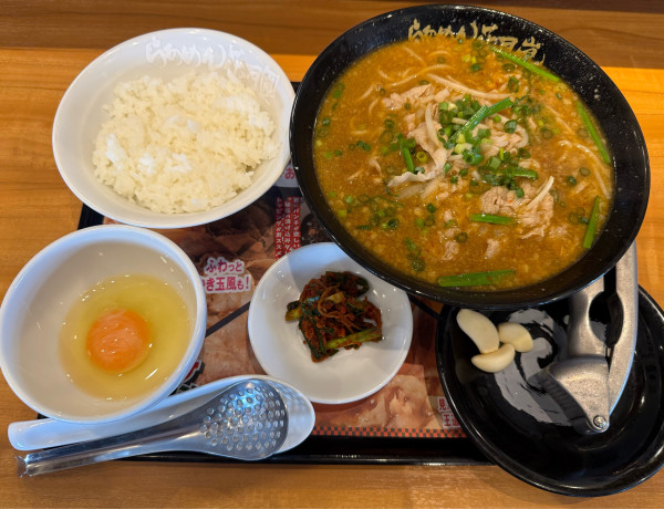「豚スタミナ月見ラーメン+ライス」@らあめん花月嵐 浦和美園店の写真