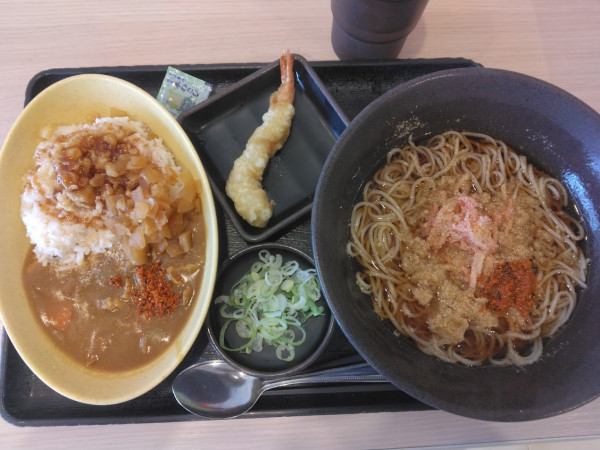 「朝そばカレー500円、クーポンで海老天150円が無料」@ゆで太郎 柏の葉キャンパス店の写真