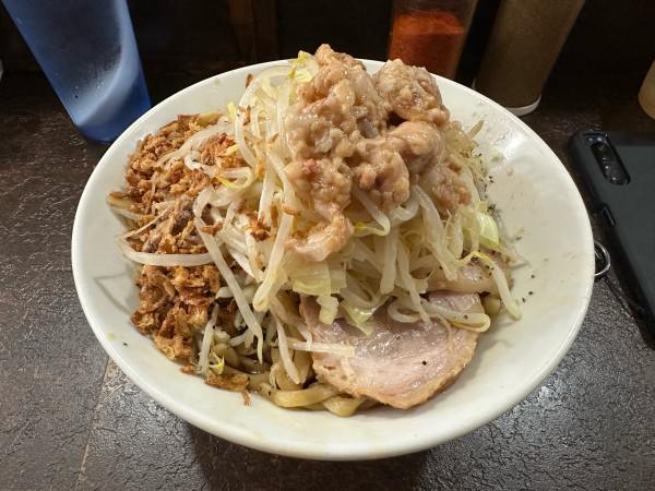 「汁なし(野菜、ニンニク、油ちょい増し)」@ぶたけん。の写真