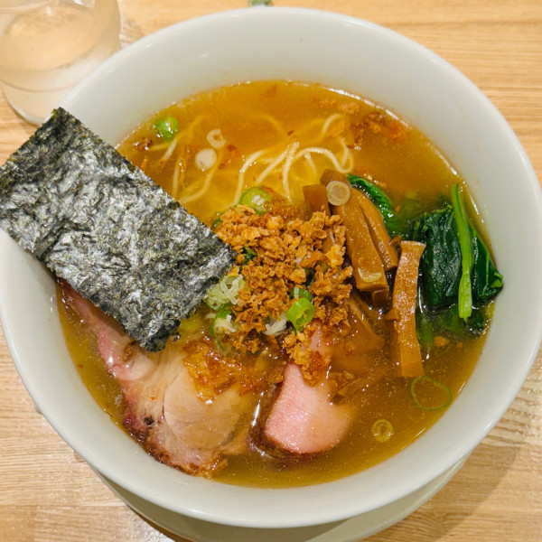 「炭火つるし焼きチャーシュー塩そば」@麺や みかんの写真