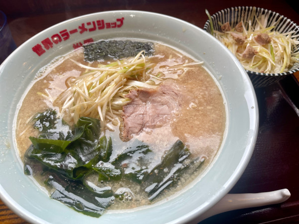 「松雪セット A  (ネギラーメン＋ネギ丼)」@世界のラーメンショップ 松雪の写真