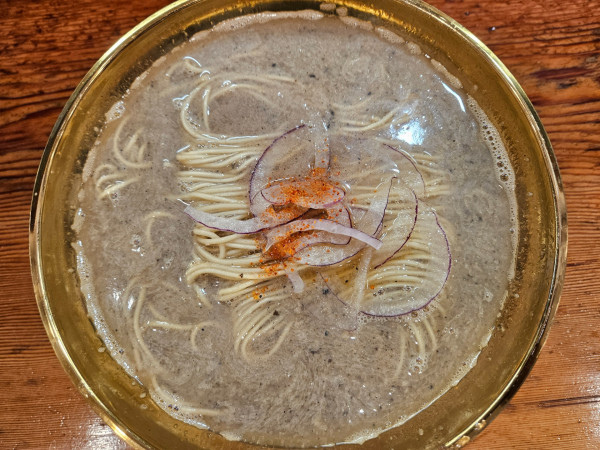 「焼き秋刀魚巴醤油かけラーメン(温)」@麺屋とらいわの写真