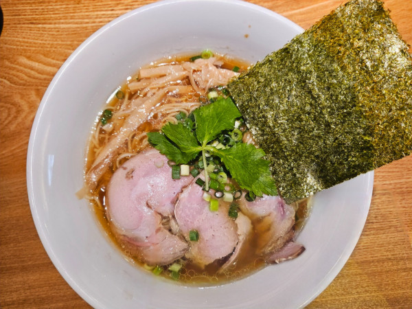 「しっ鶏そば醤油」@麺や厨 noco 人宿町店の写真