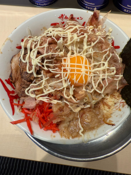「限定Aソース焼きそば！！のまぜ麺」@麺でる 立川店の写真