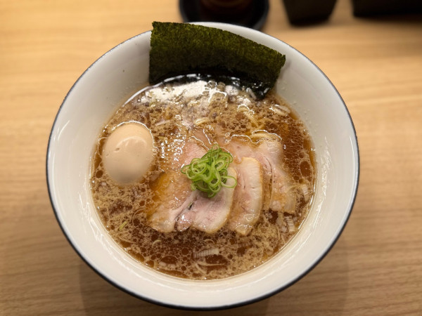 「味玉醤油ラーメン 1400円」@ラーメン GINZA  TON BOXの写真