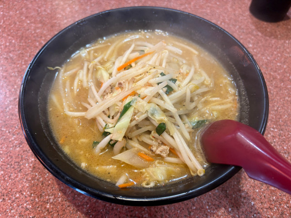 「大盛味噌ラーメン　麺硬　900円」@ラーメン王の写真