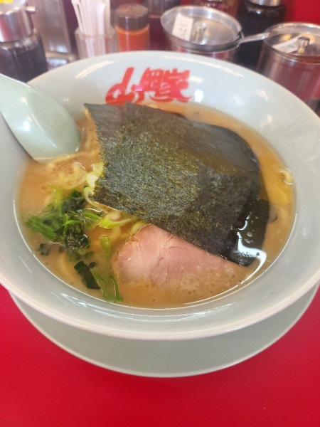 「醤油ラーメン」@ラーメン山岡家 諏訪店の写真