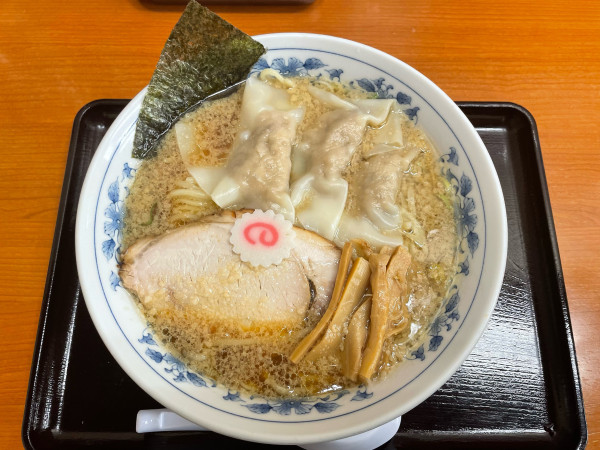 「背脂中華そば¥970雲呑¥160」@青梅街道 大勝軒 杉並の写真