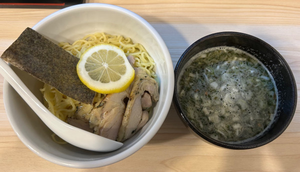 「限定 バジル鶏つけ麺 ¥940」@らーめん鶏の一の写真
