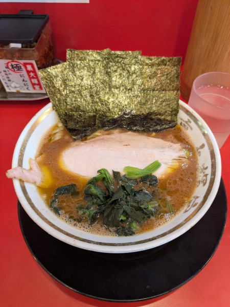 「ラーメン　硬め」@家系ラーメン 裏大輝家 青物横丁店の写真