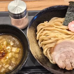 濃厚魚介豚骨つけ麺　1000円