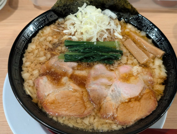 「濃厚背脂醤油ラーメン」@ラーメン のくらいの写真