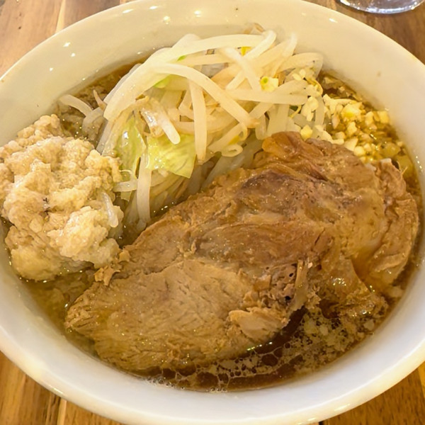 「〆の二郎系ラーメン」@アンプオキナワの写真