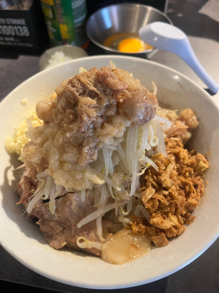 「汁なし➕生卵➕タマネギ」@Hi-Fat Noodle BUTCHER’Sの写真