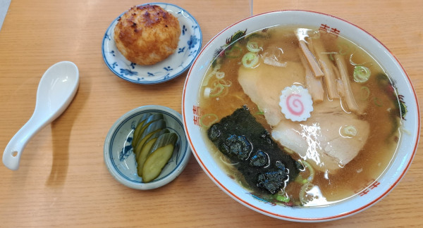 「中華そば600円＋味噌おにぎり100円」@佐々木食堂の写真