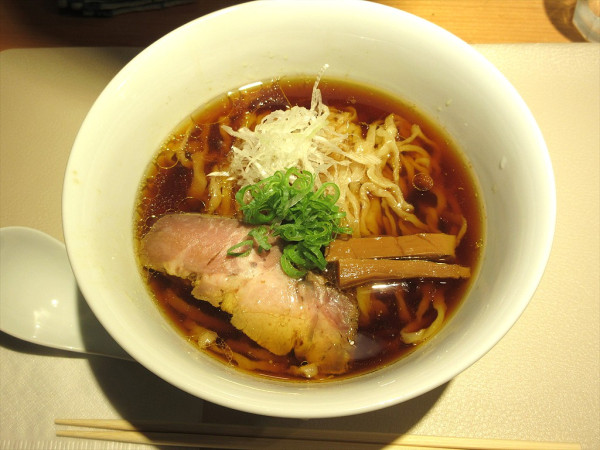 「醤油らーめん（1,300円）」@燎の写真