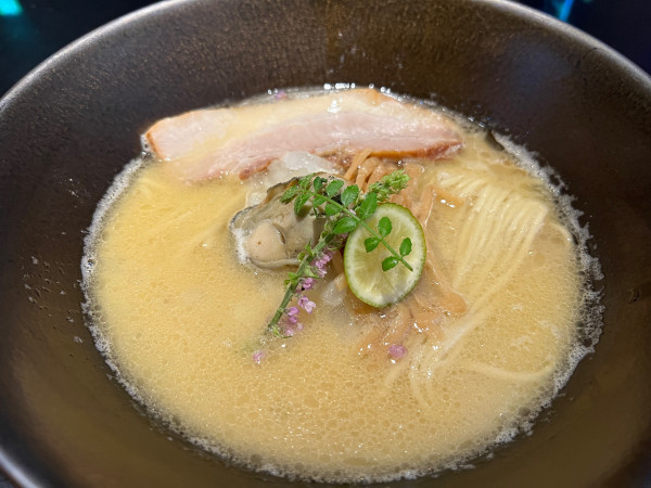 「牡蠣白湯」@NEXT□の写真