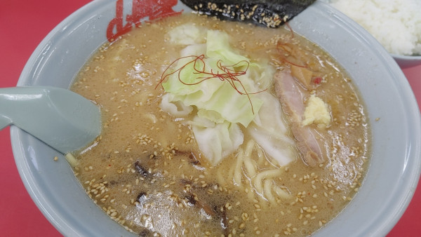「期間限定　濃厚白みそとんこつラーメン」@山岡家 松本店の写真