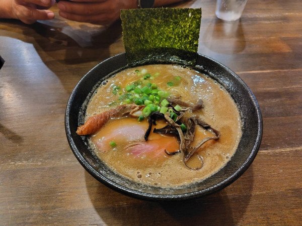「濃厚豚骨ラーメン　ローストビーフ丼ミニ　950+200」@横道の写真