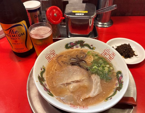 「ガツンラーメン+辛子高菜+瓶ビール」@博多ラーメン ガツン 両国店の写真