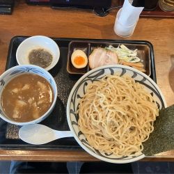 煮干し肉つけ麺　麺大盛りサービスタイムで無料　硬め　990円