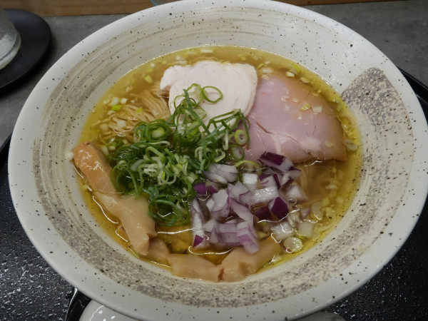 「塩中華そば＋サービス味玉」@中華そば 神田 そめいよしのの写真