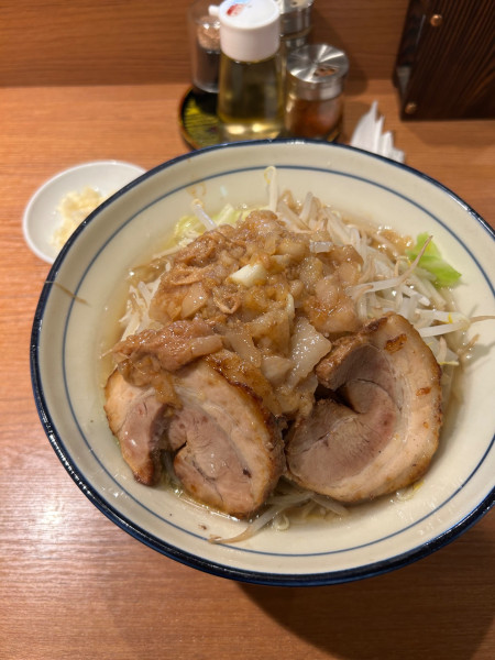 「醤油豚骨ラーメン」@らーめん勇の写真