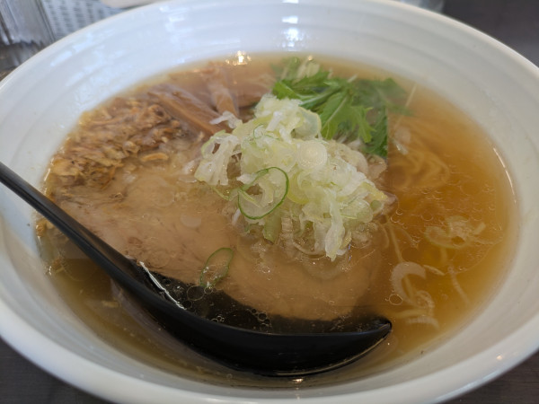 「塩らぁ麺(900円)」@らぁ麺 金萬の写真