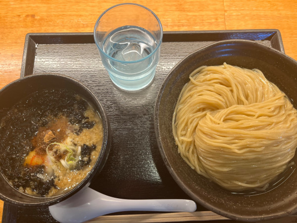 「背脂生姜醤油ライトつけ麺＋大盛」@つけ麺道 癒庵の写真