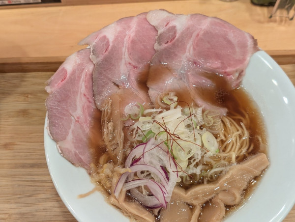 「鶏しょうゆ」@麺LABO 唯奏の写真