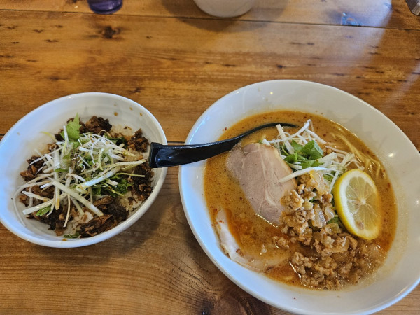 「みそ火山らーめん」@ら麺 はちにの写真