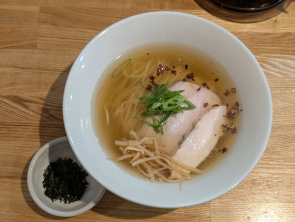 「塩らーめん」@RAMEN TOMOの写真