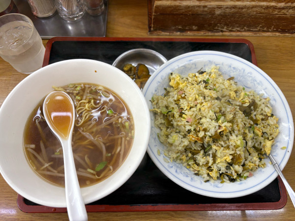 「高菜チャーハンと半ラーメン」@中華料理 香源の写真