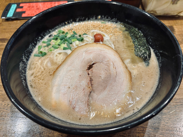 「平九郎ラーメン＋半替玉」@平九郎R 越谷東大沢店の写真