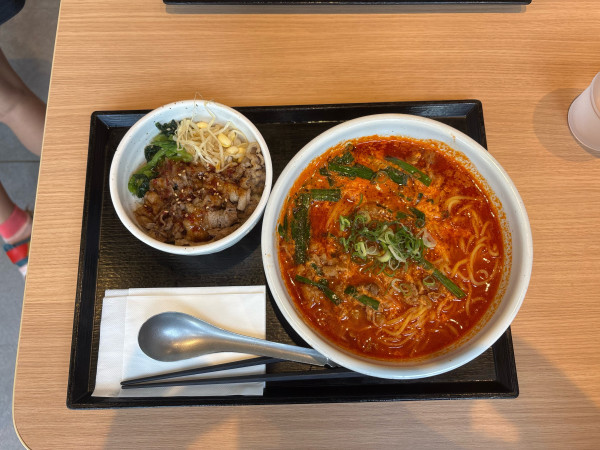「王道カルビラーメンとミニカルビ丼(1150)」@焼きたてのかるび 千葉都町店の写真