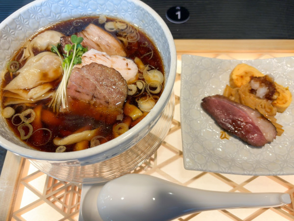 「特製中華そば 醤油 (たまねぎ抜き)」@中華そば 炎の写真